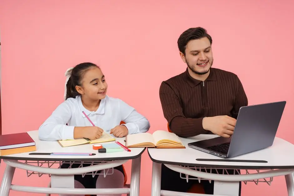 Ilustrasi tutor privat sedang mengajar anak di meja belajar dengan latar rumah Mungkid